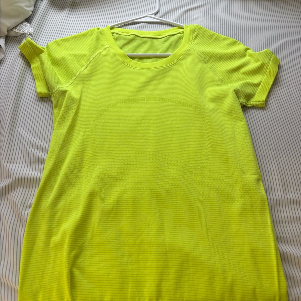 Lulu lemon swiftly tech T shirt size 8